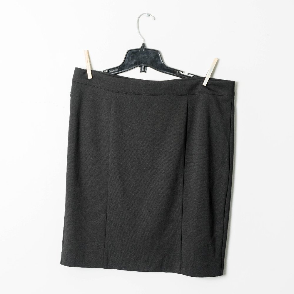 NWOT Unlisted by Kenneth Cole straight skirt - sz 16